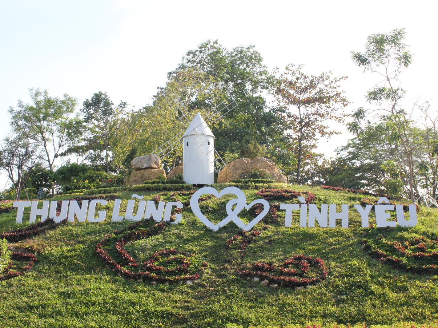 Lá Phong Travel TOUR 5: TOUR THUNG LŨNG TÌNH YÊU 